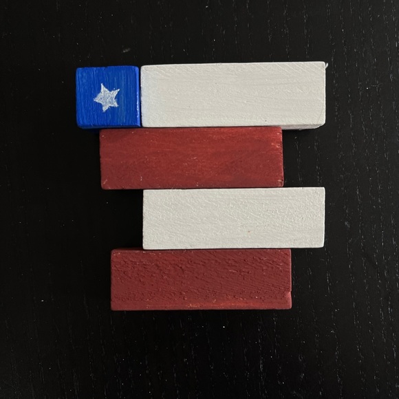 Flag Tiered Tray Decor - Picture 2 of 4